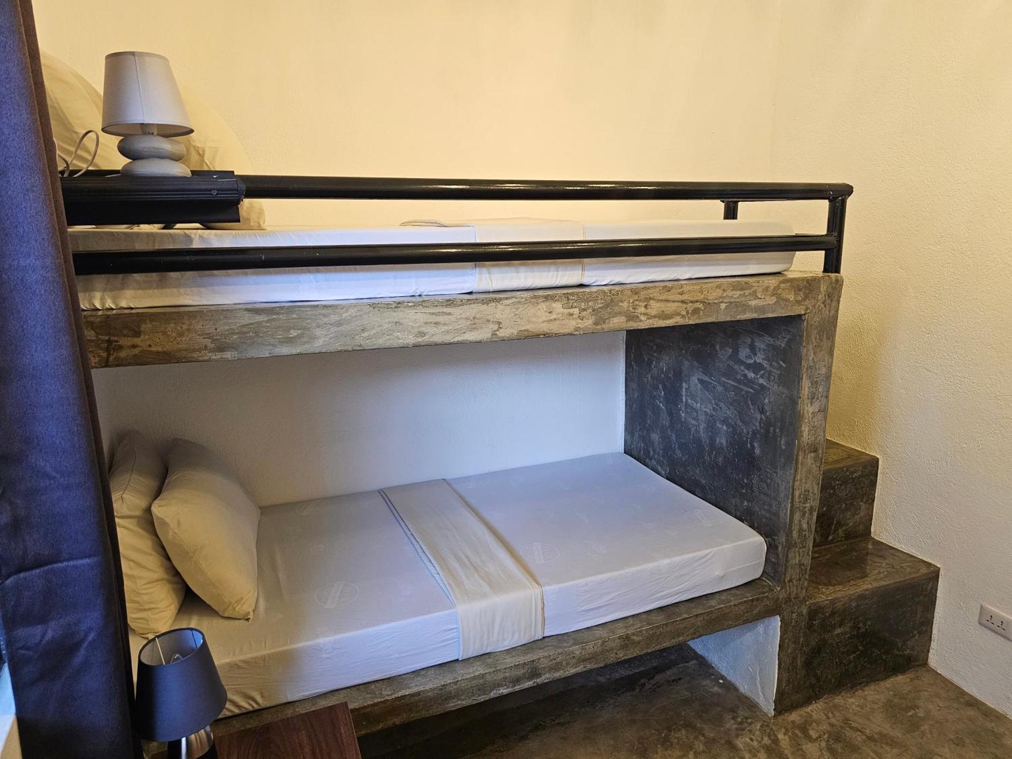 Crazy Bears Hostel Moalboal Bagian luar foto