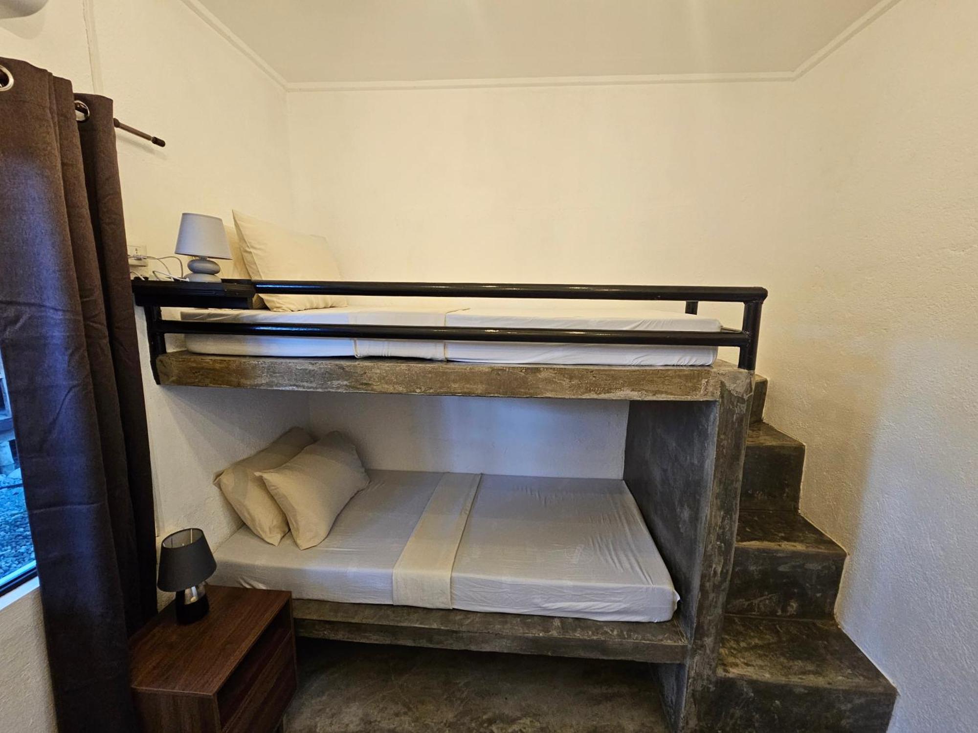 Crazy Bears Hostel Moalboal Bagian luar foto