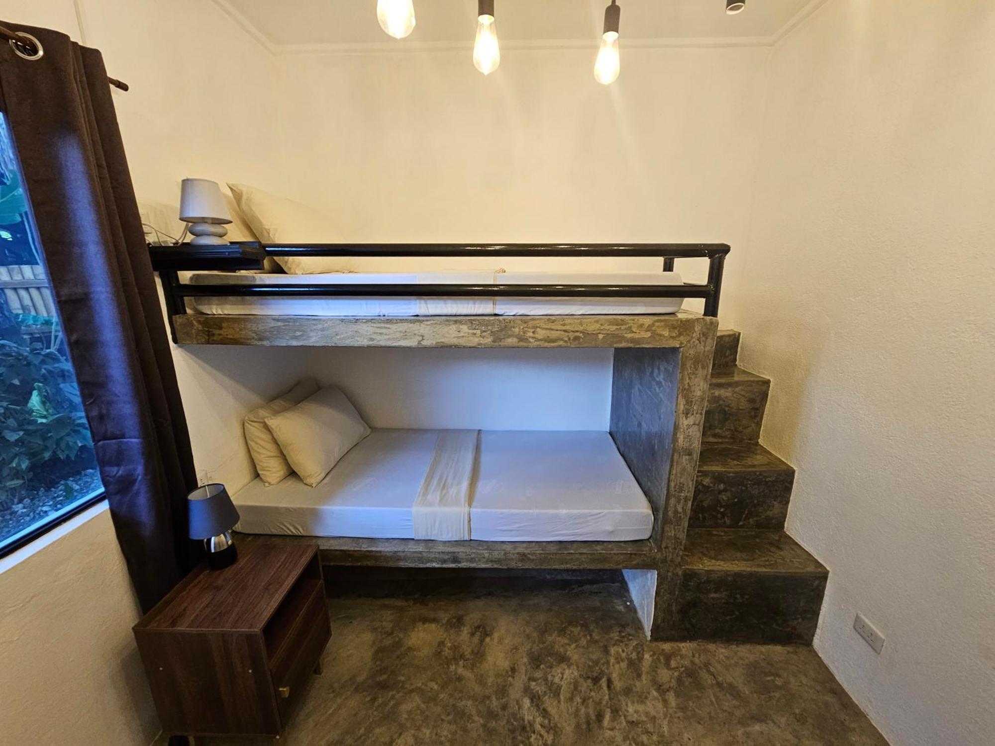 Crazy Bears Hostel Moalboal Bagian luar foto