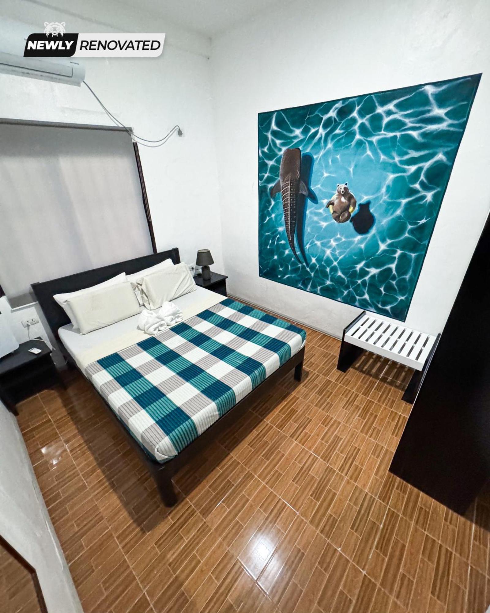 Crazy Bears Hostel Moalboal Bagian luar foto